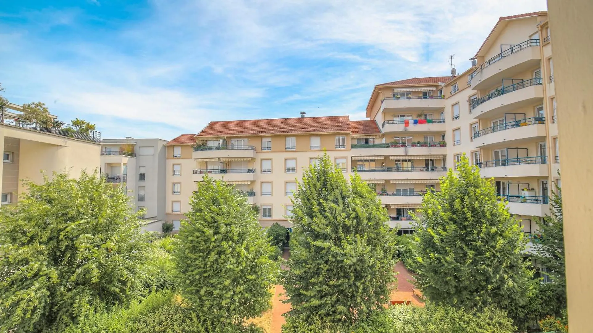 Chaleureux Et Cosy Avec Garage Prive Apartment Villeurbanne